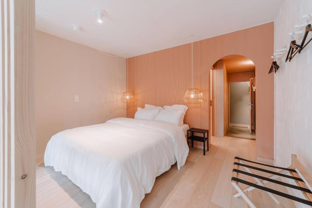 Chimay : La Chambre Doree De La Grand Place Bagian luar foto