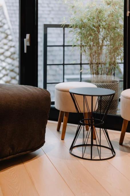 Chimay : La Chambre Doree De La Grand Place Bagian luar foto