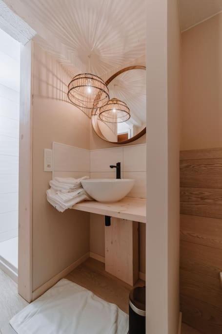 Chimay : La Chambre Doree De La Grand Place Bagian luar foto