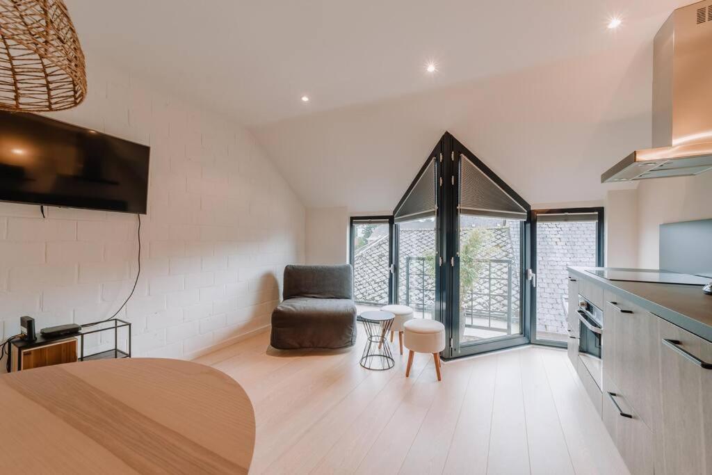 Chimay : La Chambre Doree De La Grand Place Bagian luar foto